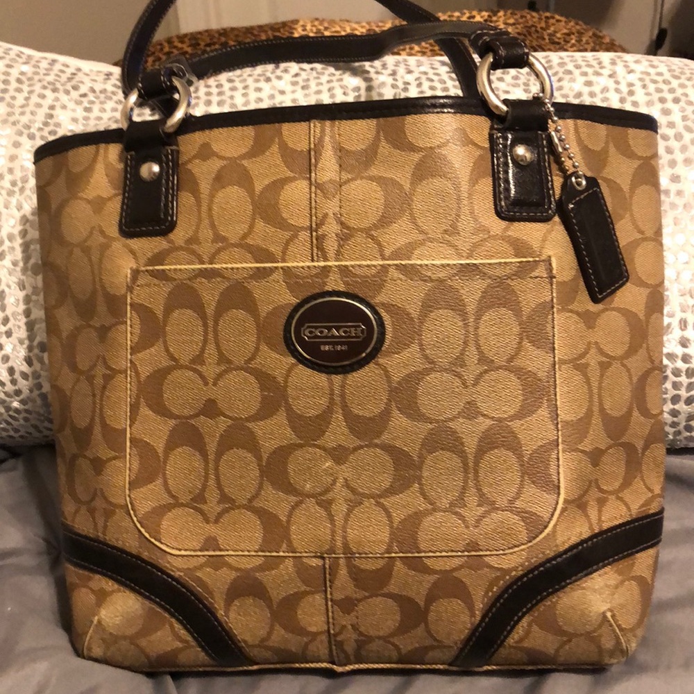 Medium size classic brown coach bag